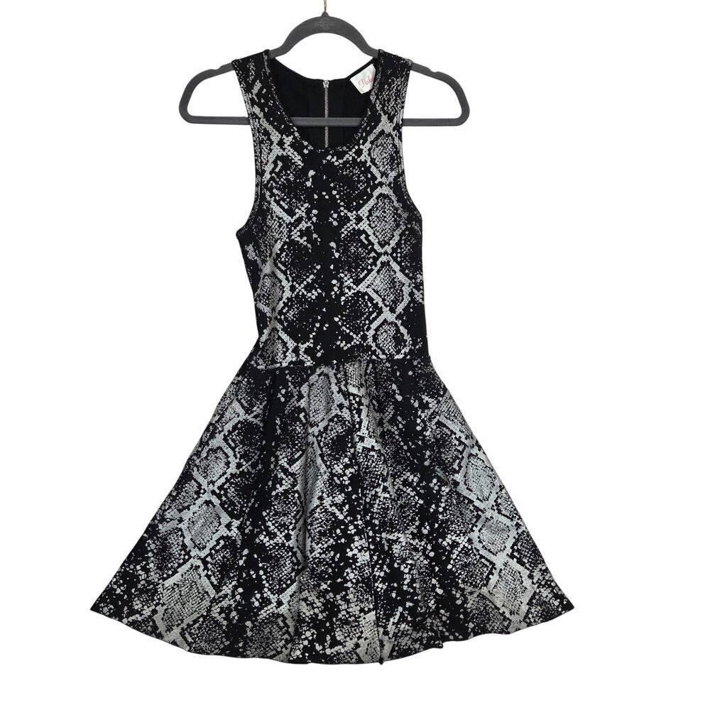 Parker Stretch Skater Dress L Black & White Python Print Sleeveless Fit & Flare